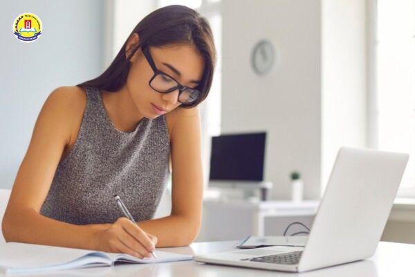 Nganh-ngon-ngu-anh-la-linh-vuc-dao-tao-chuyen-sau-ve-ngon-ngu-van-hoa (1)