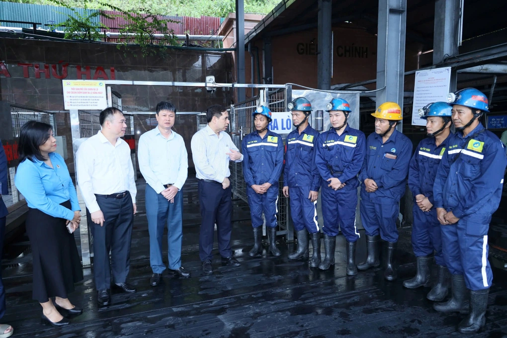 tham-cong-ty-than-edited-1760430741327